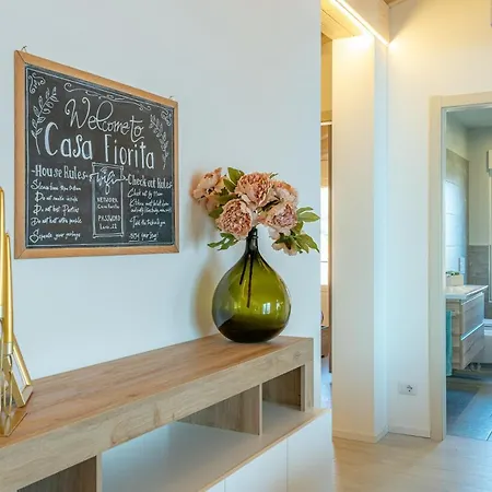 Classy Wifi, Parking & Stunning View! Apartment Acquaseria